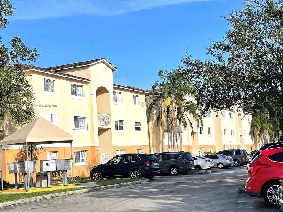 For Sale: $235,000 (2 beds, 1 baths, 749 Square Feet)