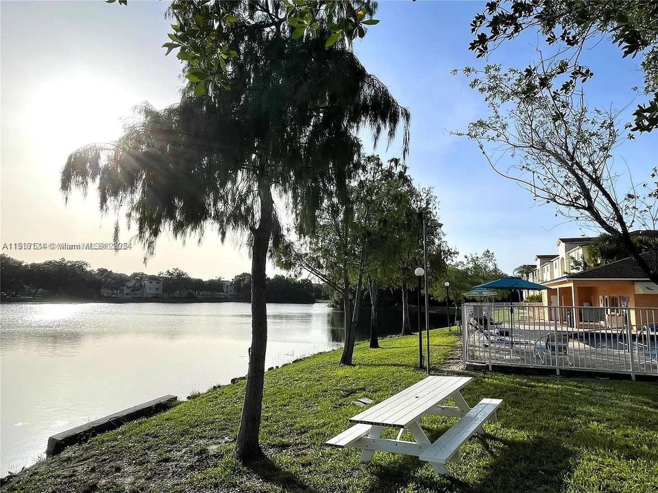 For Sale: $235,000 (2 beds, 1 baths, 749 Square Feet)