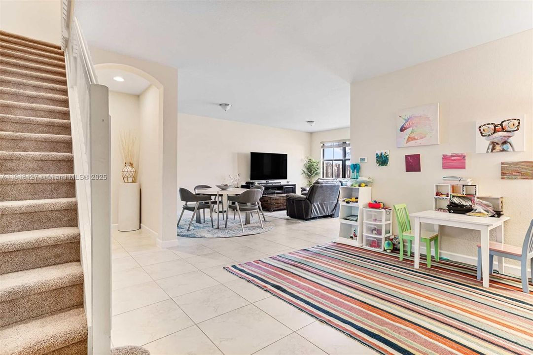 待售: $600,000 (3 贝兹, 2 浴室, 1875 平方英尺)