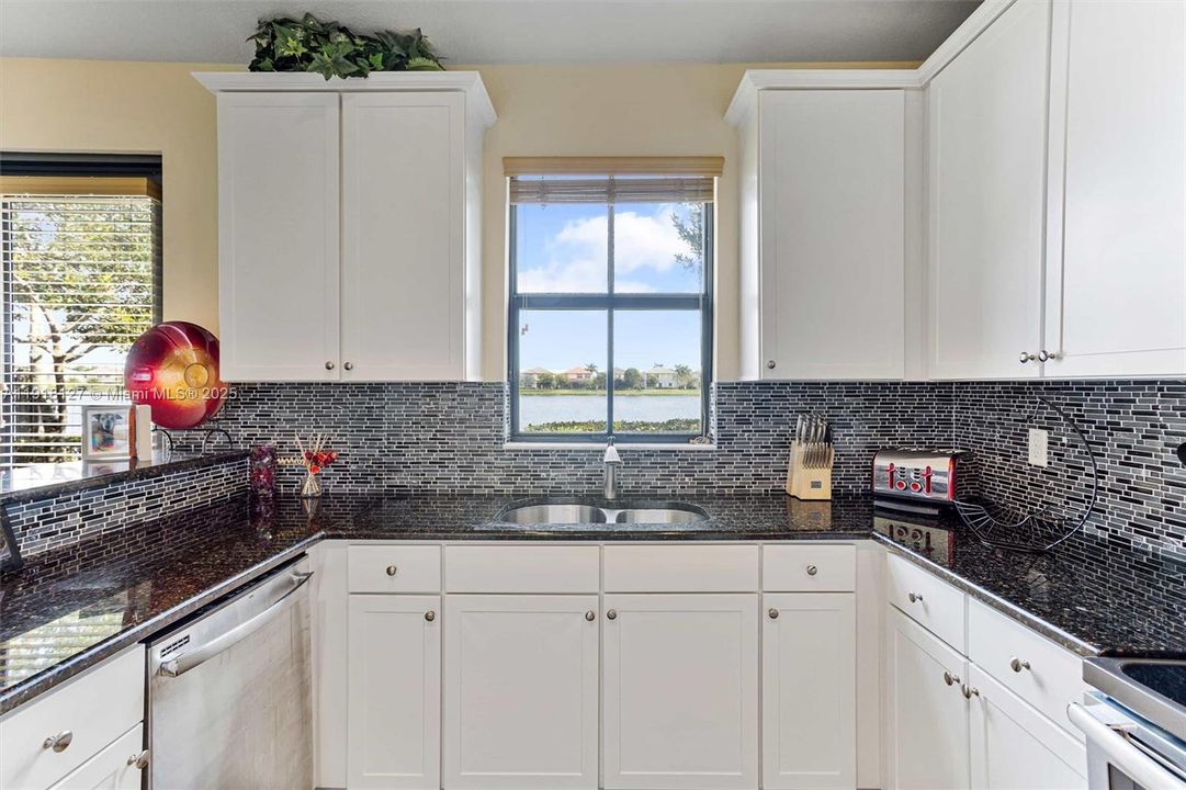 待售: $600,000 (3 贝兹, 2 浴室, 1875 平方英尺)