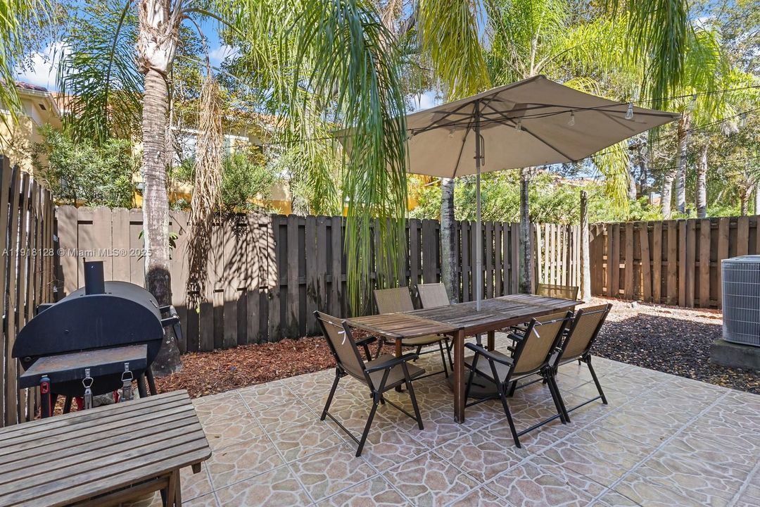 En Venta: $730,000 (4 camas, 2 baños, 2105 Pies cuadrados)