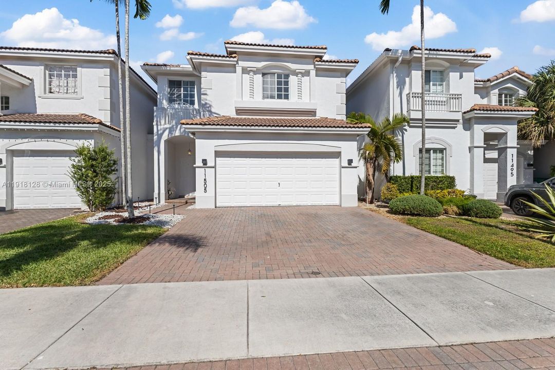 En Venta: $730,000 (4 camas, 2 baños, 2105 Pies cuadrados)