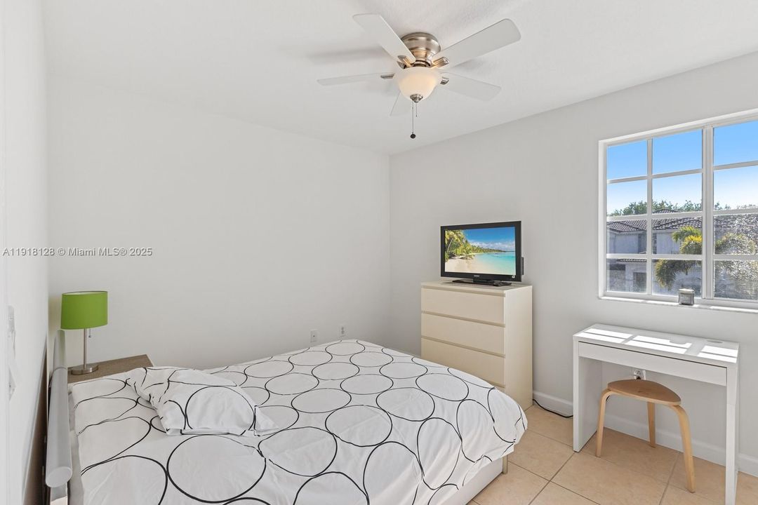 En Venta: $730,000 (4 camas, 2 baños, 2105 Pies cuadrados)