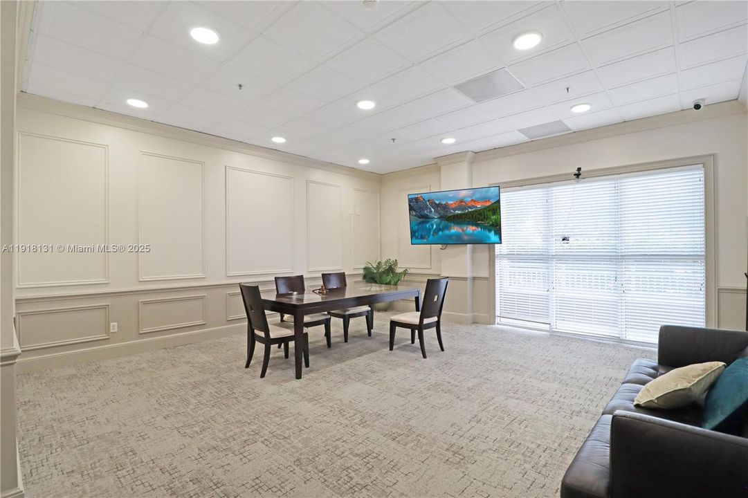 For Rent: $2,200 (1 beds, 1 baths, 694 Square Feet)