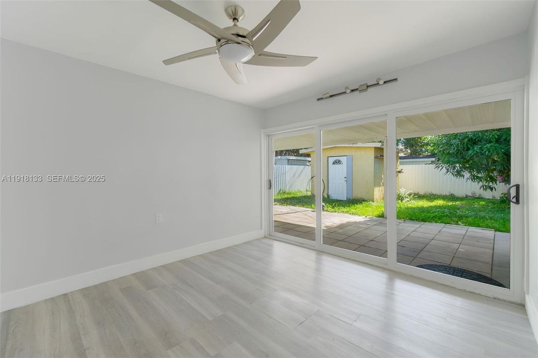 For Sale: $499,500 (3 beds, 2 baths, 1277 Square Feet)