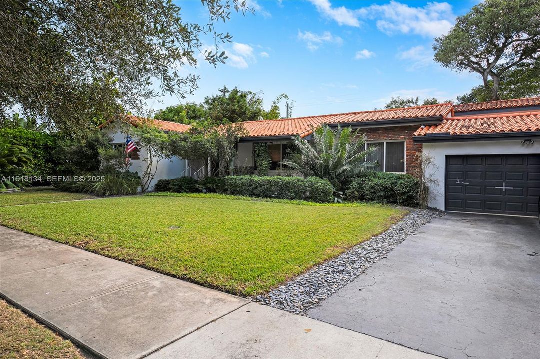 For Sale: $3,270,000 (4 beds, 3 baths, 2772 Square Feet)