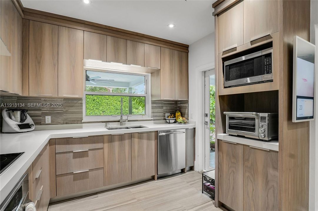 For Sale: $3,270,000 (4 beds, 3 baths, 2772 Square Feet)