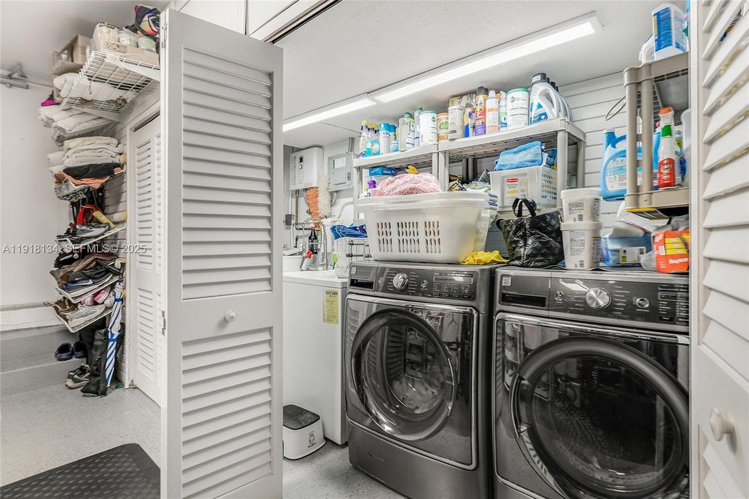 For Sale: $3,270,000 (4 beds, 3 baths, 2772 Square Feet)