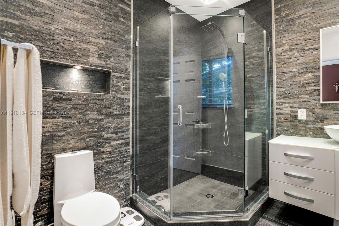 For Sale: $3,270,000 (4 beds, 3 baths, 2772 Square Feet)