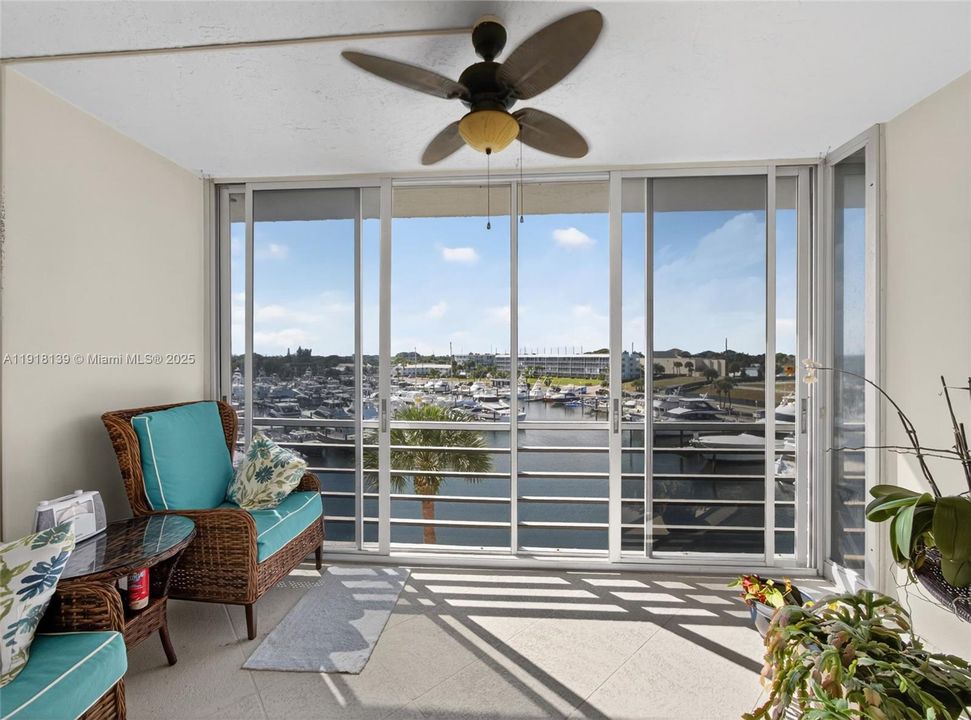 待售: $279,900 (2 贝兹, 2 浴室, 1010 平方英尺)