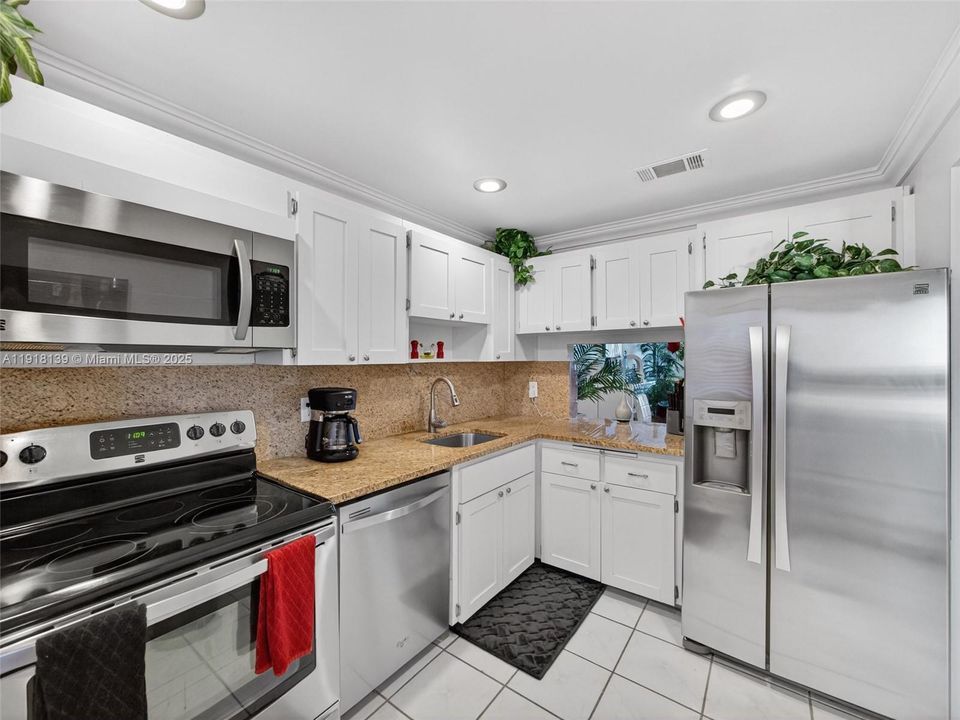 待售: $279,900 (2 贝兹, 2 浴室, 1010 平方英尺)