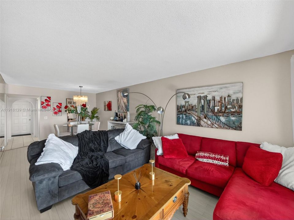 待售: $279,900 (2 贝兹, 2 浴室, 1010 平方英尺)