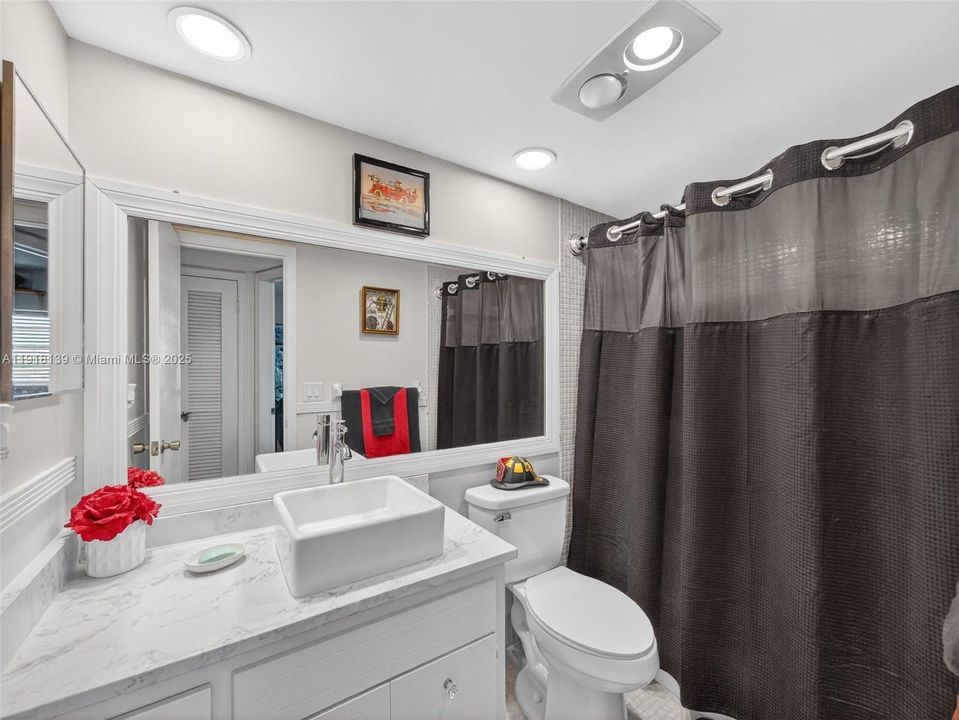 待售: $279,900 (2 贝兹, 2 浴室, 1010 平方英尺)