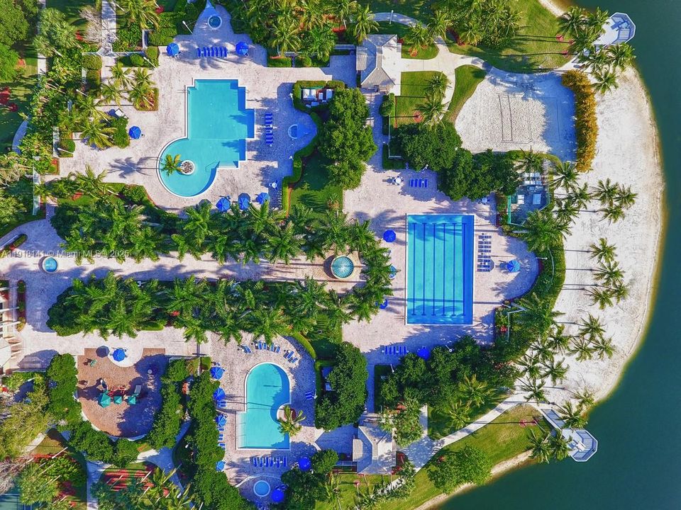 合同活跃: $3,400 (3 贝兹, 2 浴室, 1726 平方英尺)