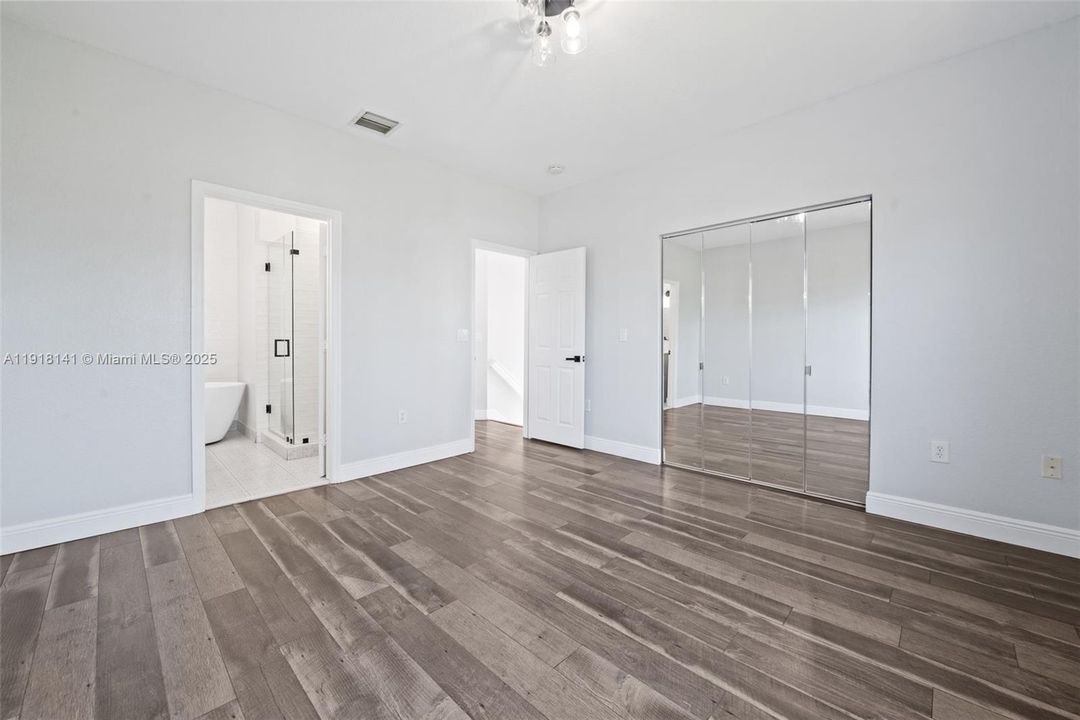 合同活跃: $3,400 (3 贝兹, 2 浴室, 1726 平方英尺)