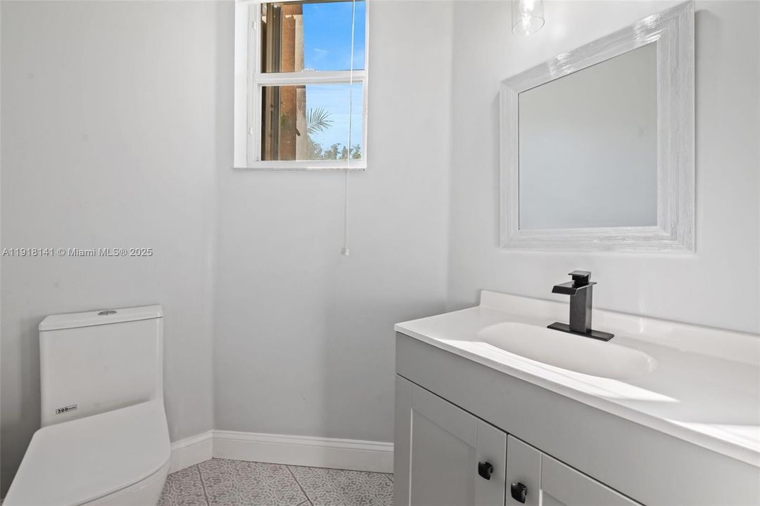 合同活跃: $3,400 (3 贝兹, 2 浴室, 1726 平方英尺)