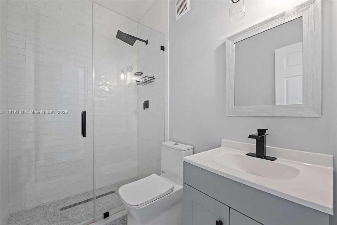 合同活跃: $3,400 (3 贝兹, 2 浴室, 1726 平方英尺)