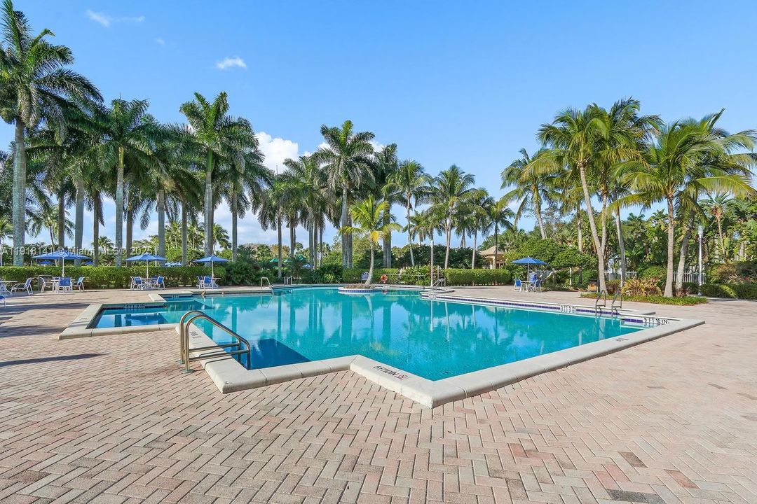 合同活跃: $3,400 (3 贝兹, 2 浴室, 1726 平方英尺)