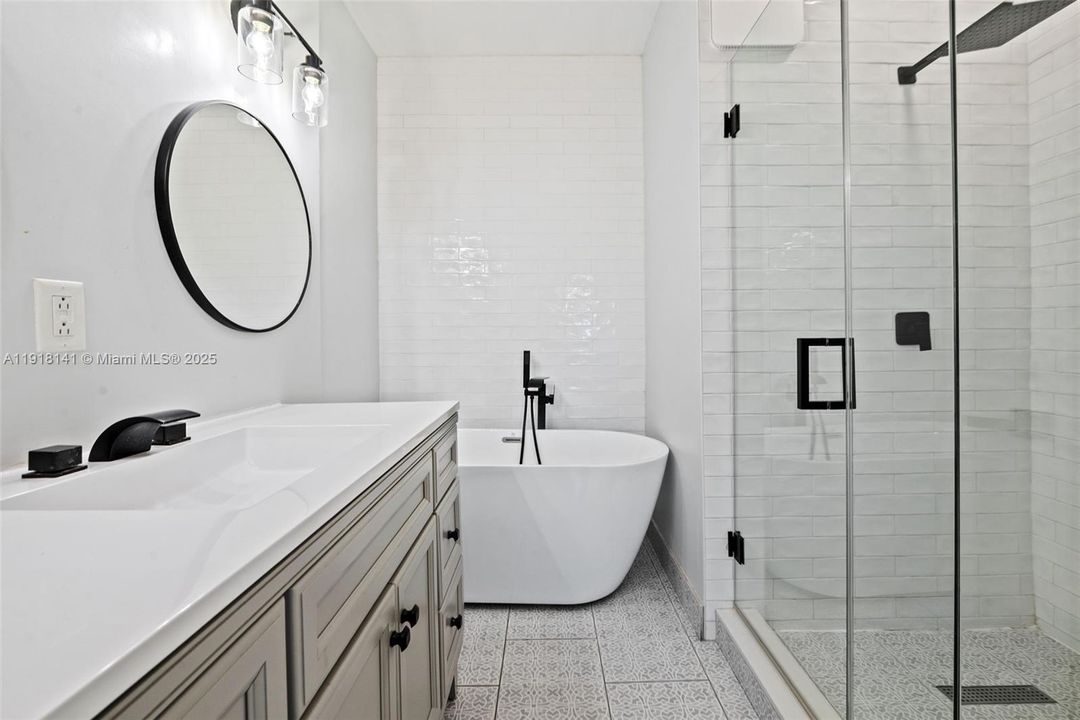 合同活跃: $3,400 (3 贝兹, 2 浴室, 1726 平方英尺)