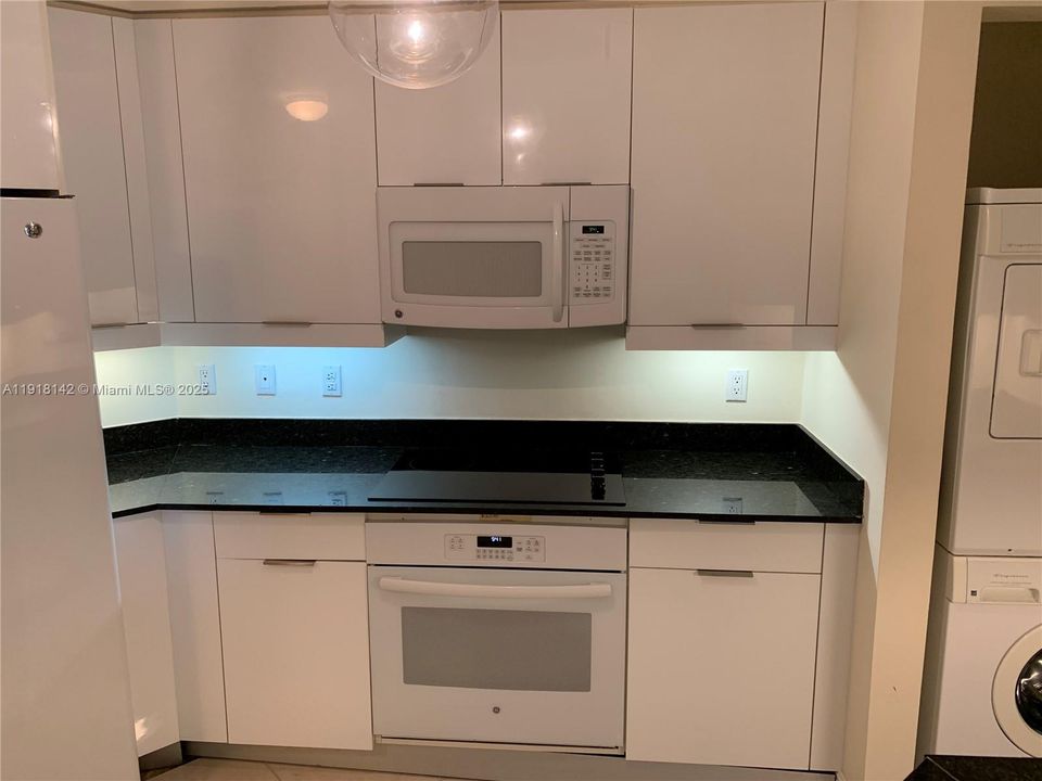 For Rent: $7,450 (2 beds, 2 baths, 1310 Square Feet)