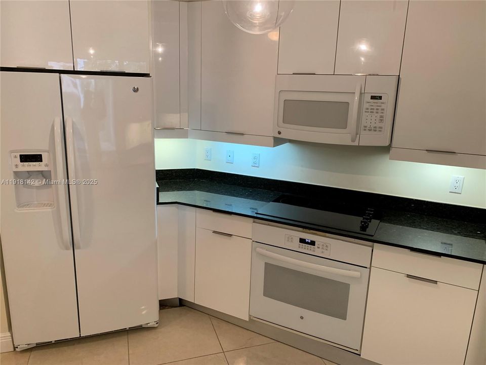 For Rent: $7,450 (2 beds, 2 baths, 1310 Square Feet)