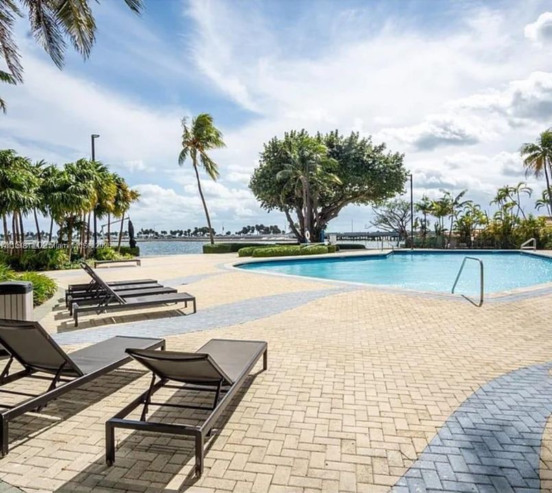 For Sale: $675,000 (2 beds, 1 baths, 1344 Square Feet)