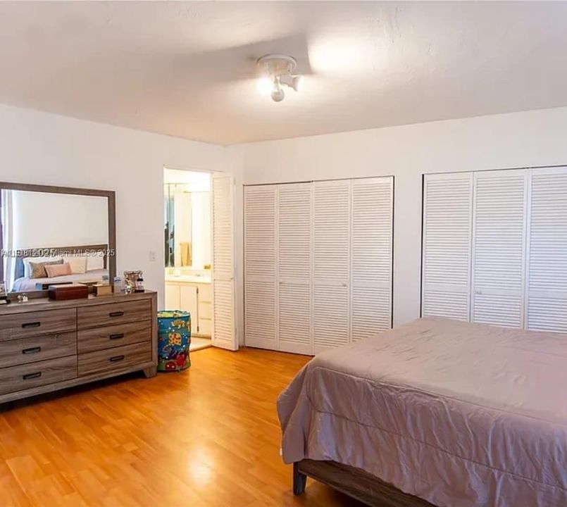 For Sale: $675,000 (2 beds, 1 baths, 1344 Square Feet)