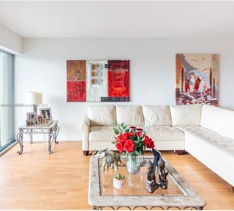 For Sale: $675,000 (2 beds, 1 baths, 1344 Square Feet)