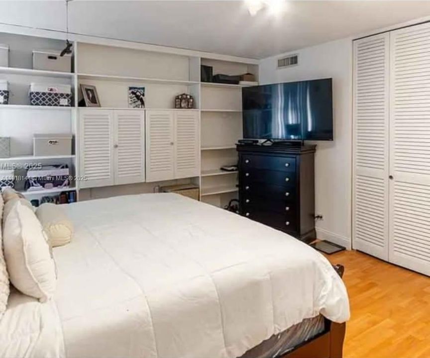 For Sale: $675,000 (2 beds, 1 baths, 1344 Square Feet)