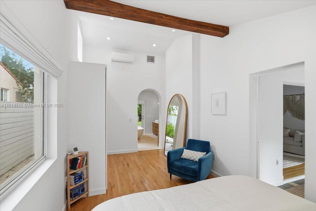 出租: $6,500 (3 贝兹, 2 浴室, 1558 平方英尺)