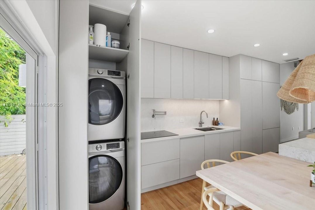 出租: $6,500 (3 贝兹, 2 浴室, 1558 平方英尺)