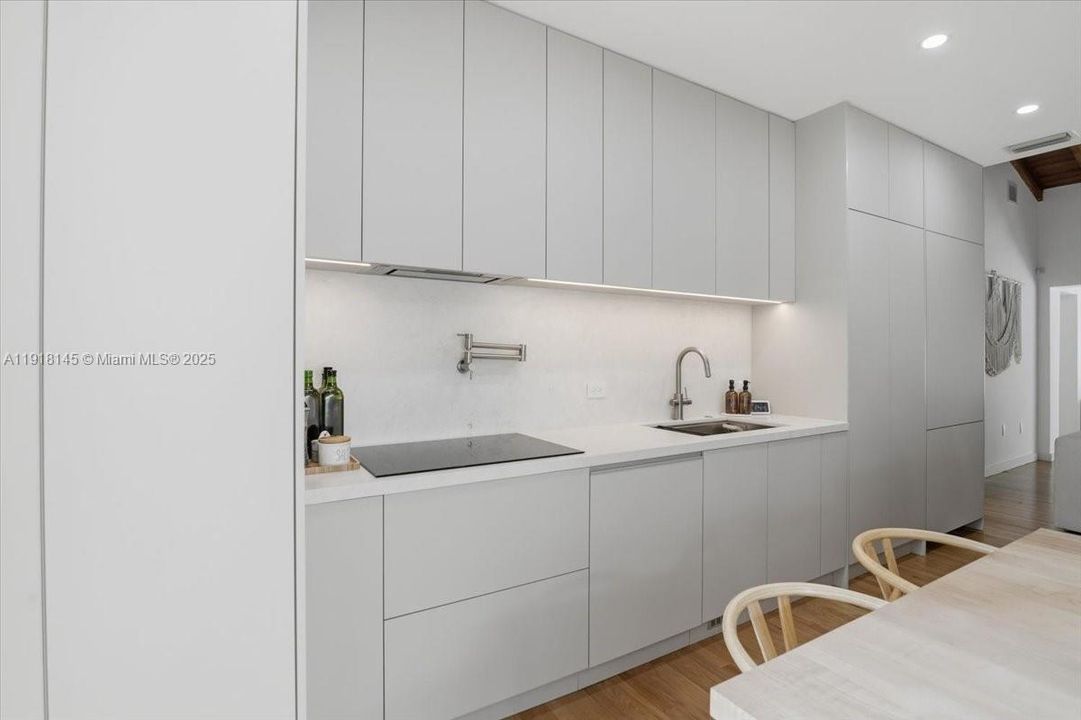 出租: $6,500 (3 贝兹, 2 浴室, 1558 平方英尺)