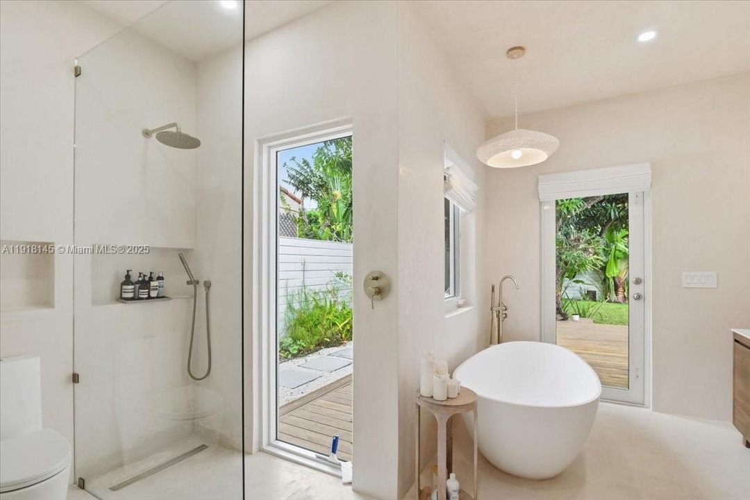 出租: $6,500 (3 贝兹, 2 浴室, 1558 平方英尺)