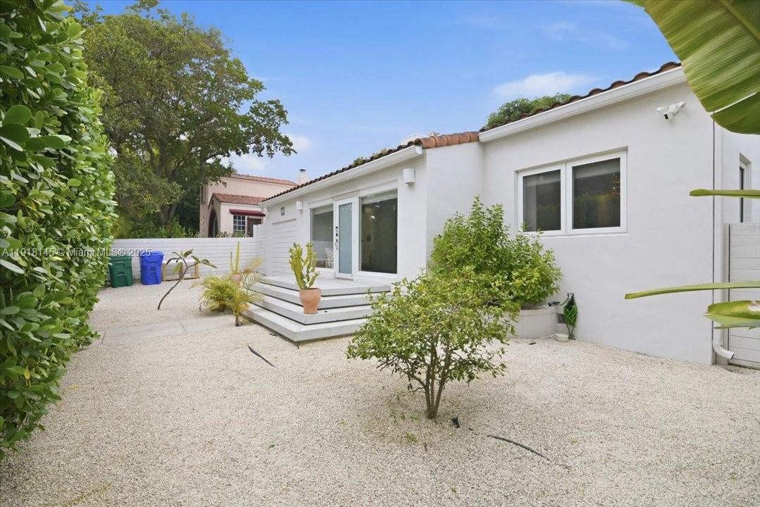 出租: $6,500 (3 贝兹, 2 浴室, 1558 平方英尺)