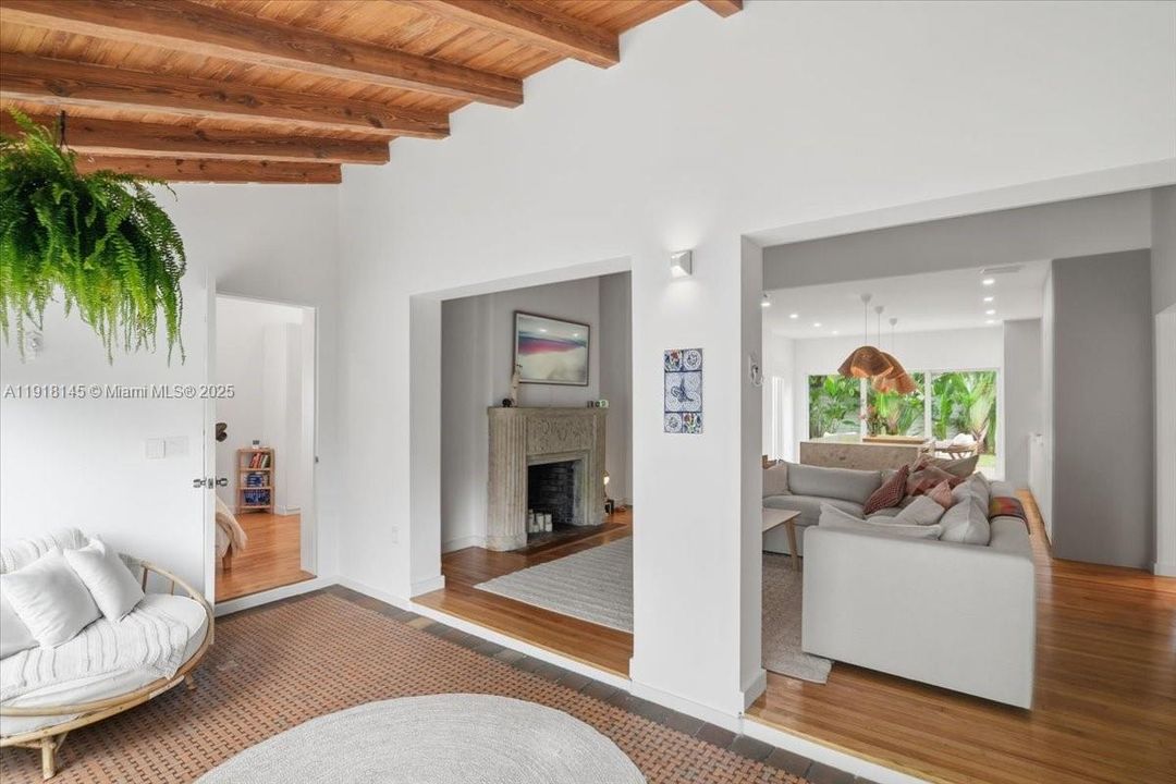 出租: $6,500 (3 贝兹, 2 浴室, 1558 平方英尺)