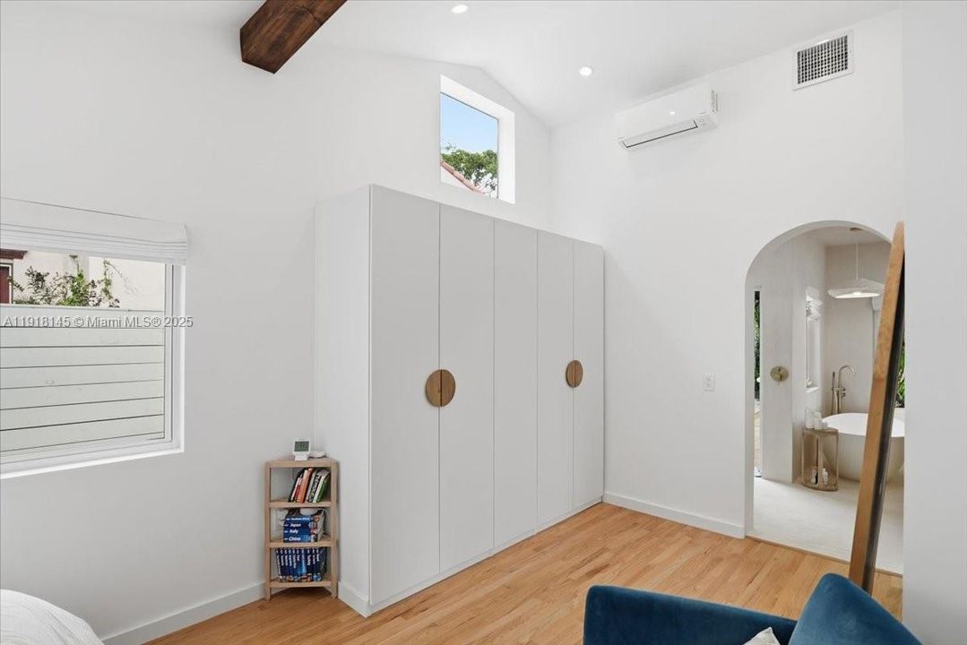 出租: $6,500 (3 贝兹, 2 浴室, 1558 平方英尺)