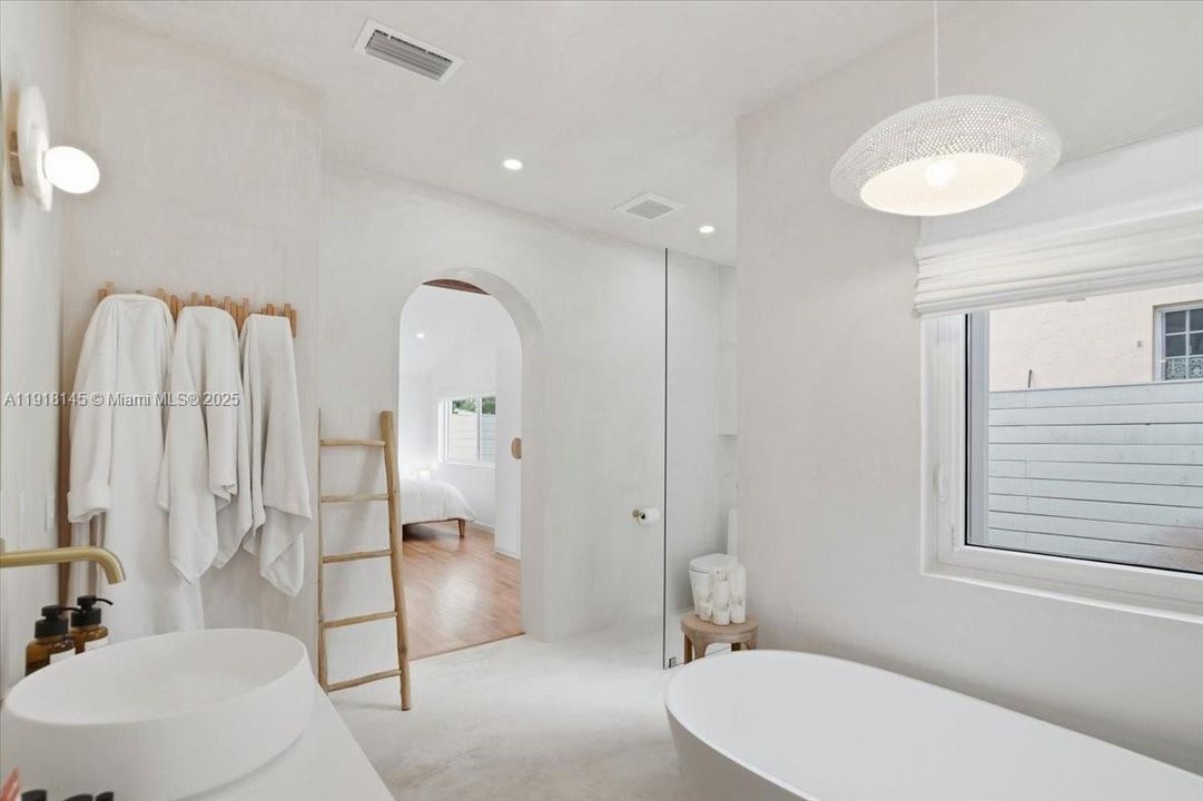 出租: $6,500 (3 贝兹, 2 浴室, 1558 平方英尺)