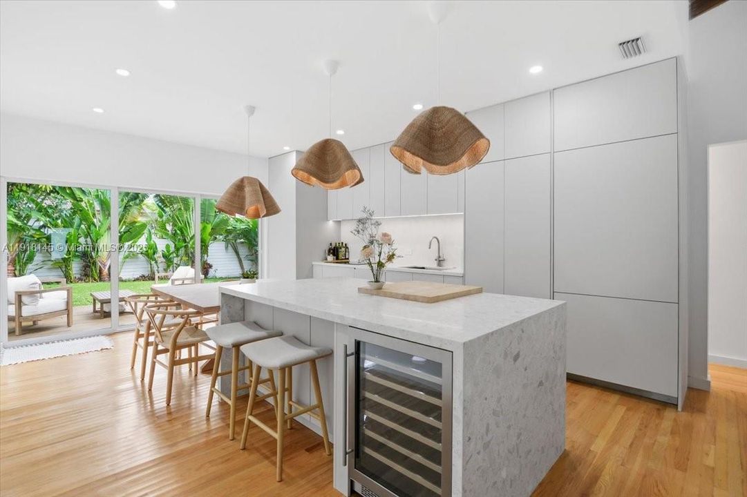 出租: $6,500 (3 贝兹, 2 浴室, 1558 平方英尺)