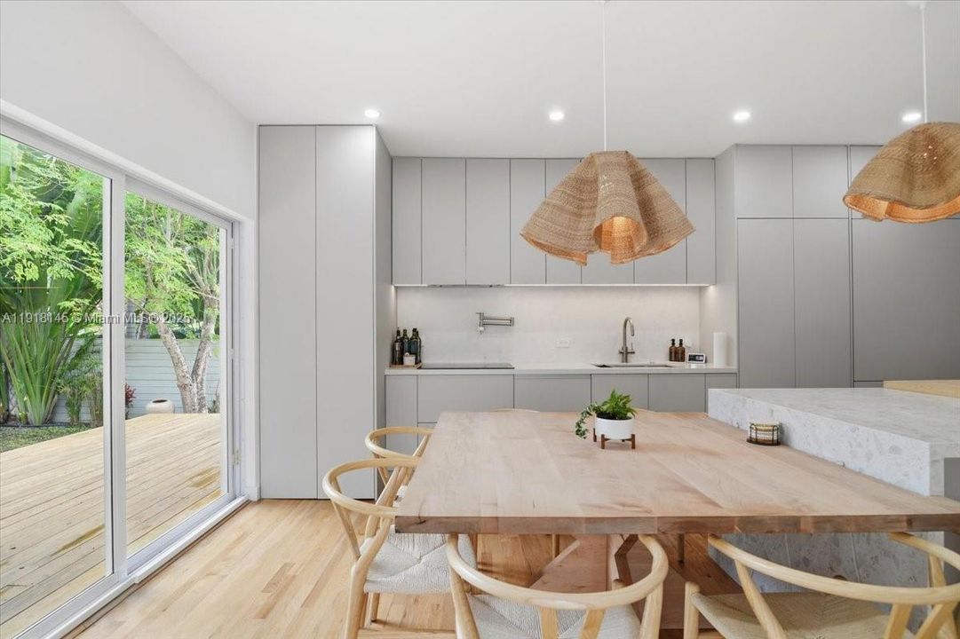 出租: $6,500 (3 贝兹, 2 浴室, 1558 平方英尺)