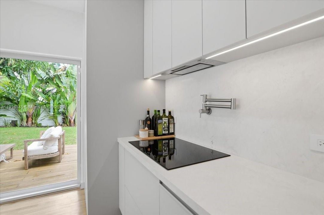 出租: $6,500 (3 贝兹, 2 浴室, 1558 平方英尺)