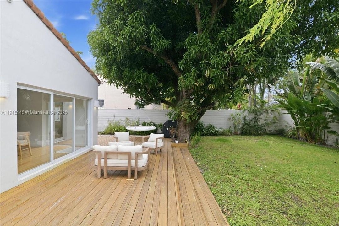 出租: $6,500 (3 贝兹, 2 浴室, 1558 平方英尺)