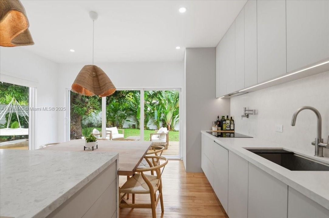 出租: $6,500 (3 贝兹, 2 浴室, 1558 平方英尺)