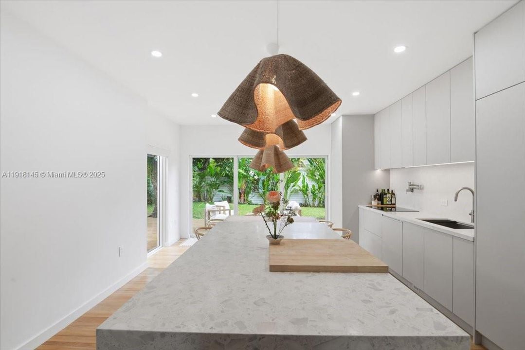 出租: $6,500 (3 贝兹, 2 浴室, 1558 平方英尺)