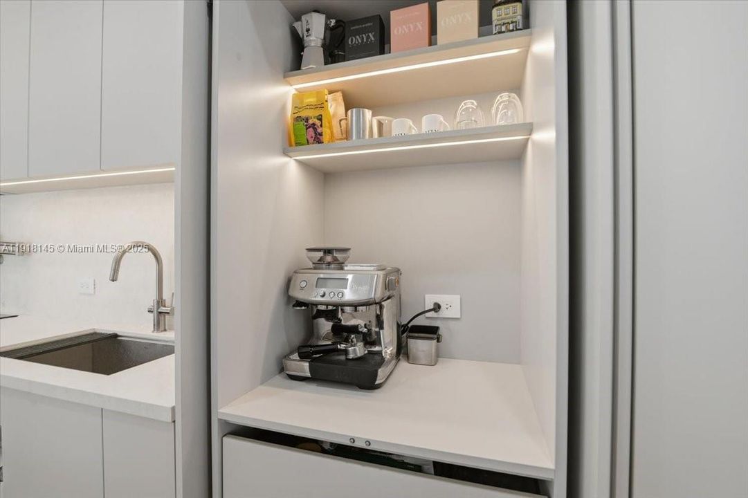 出租: $6,500 (3 贝兹, 2 浴室, 1558 平方英尺)