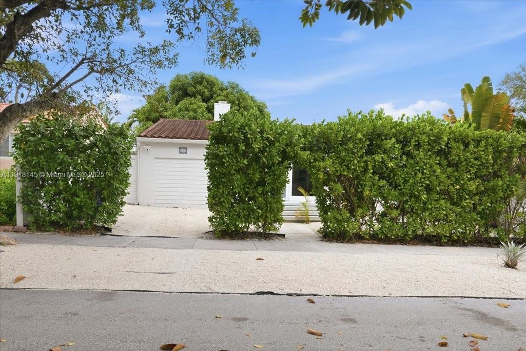 出租: $6,500 (3 贝兹, 2 浴室, 1558 平方英尺)