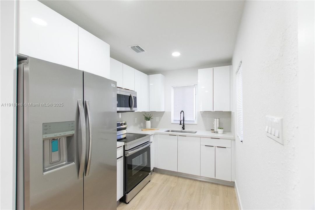 For Sale: $419,900 (3 beds, 2 baths, 576 Square Feet)