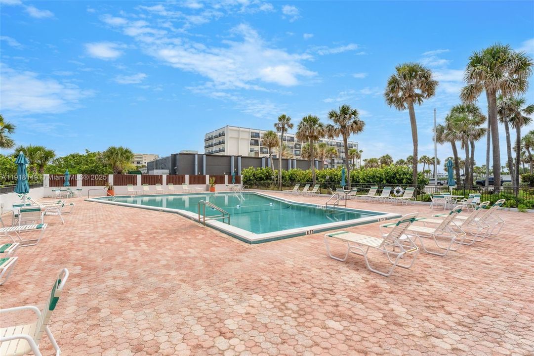 待售: $575,000 (2 贝兹, 2 浴室, 1400 平方英尺)