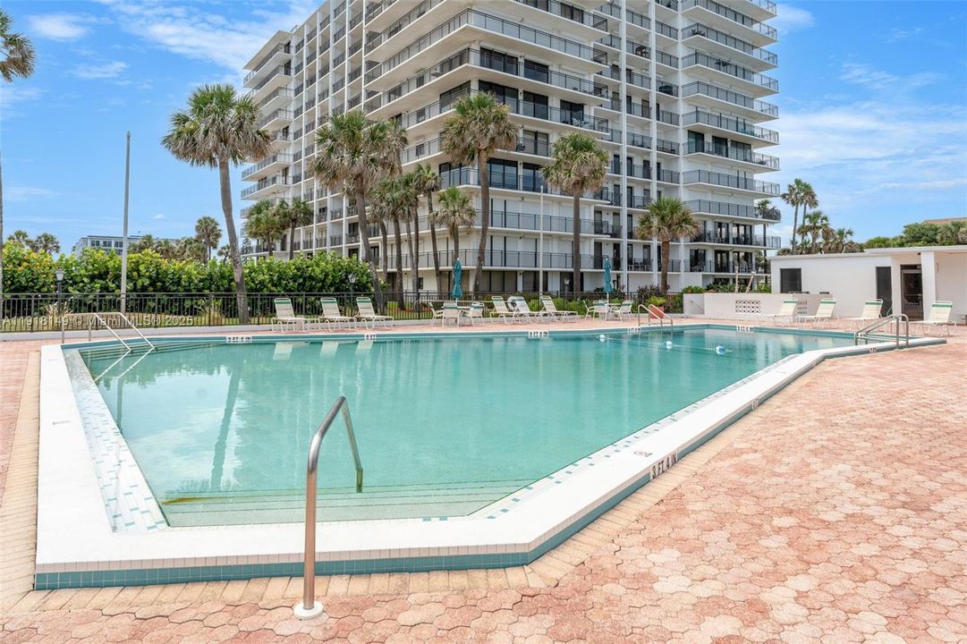 待售: $575,000 (2 贝兹, 2 浴室, 1400 平方英尺)