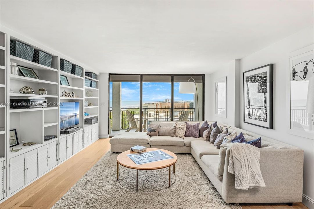 待售: $575,000 (2 贝兹, 2 浴室, 1400 平方英尺)