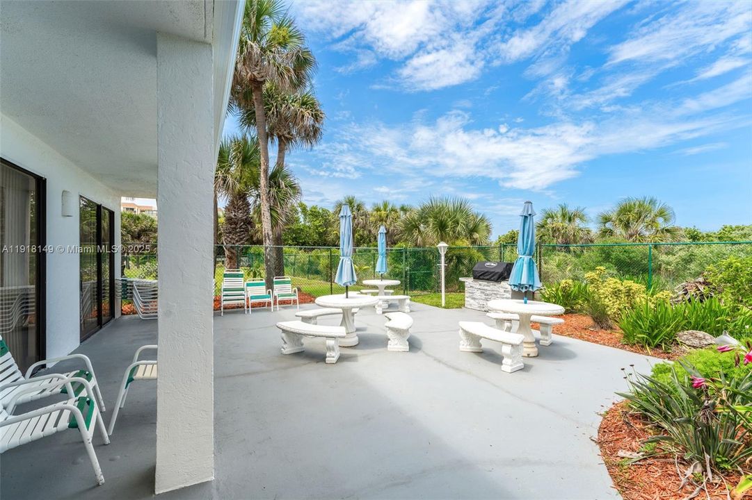 待售: $575,000 (2 贝兹, 2 浴室, 1400 平方英尺)